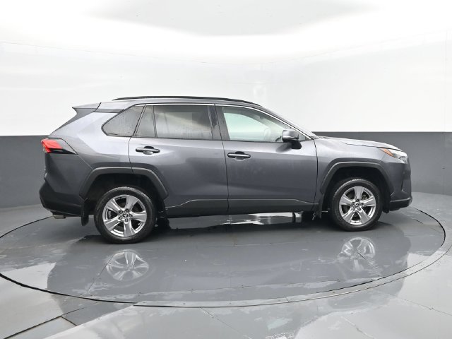 Used 2022 Toyota RAV4 XLE AWD/4WD image 4