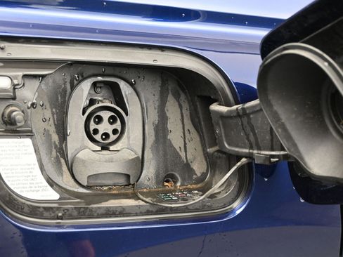 Used 2024 Audi Q4 e-tron Premium Plus w/ Premium Plus image 33