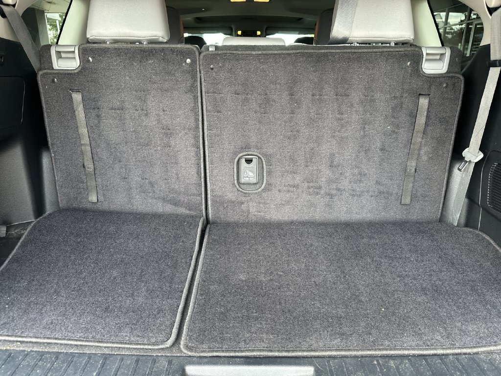 Used 2021 Toyota Highlander XLE FWD image 15