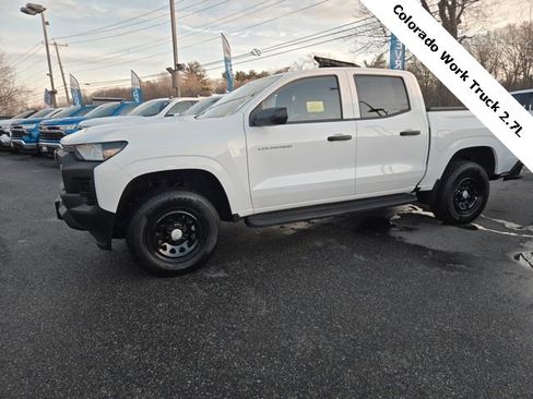 Used 2024 Chevrolet Colorado W/T image 2