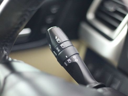 Used 2018 Toyota Highlander Limited FWD image 15