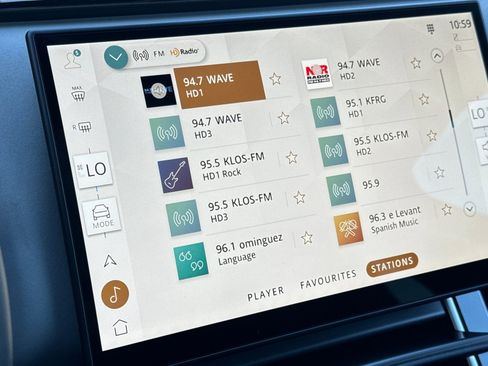 Certified 2025 Land Rover Range Rover Velar Dynamic SE image 21