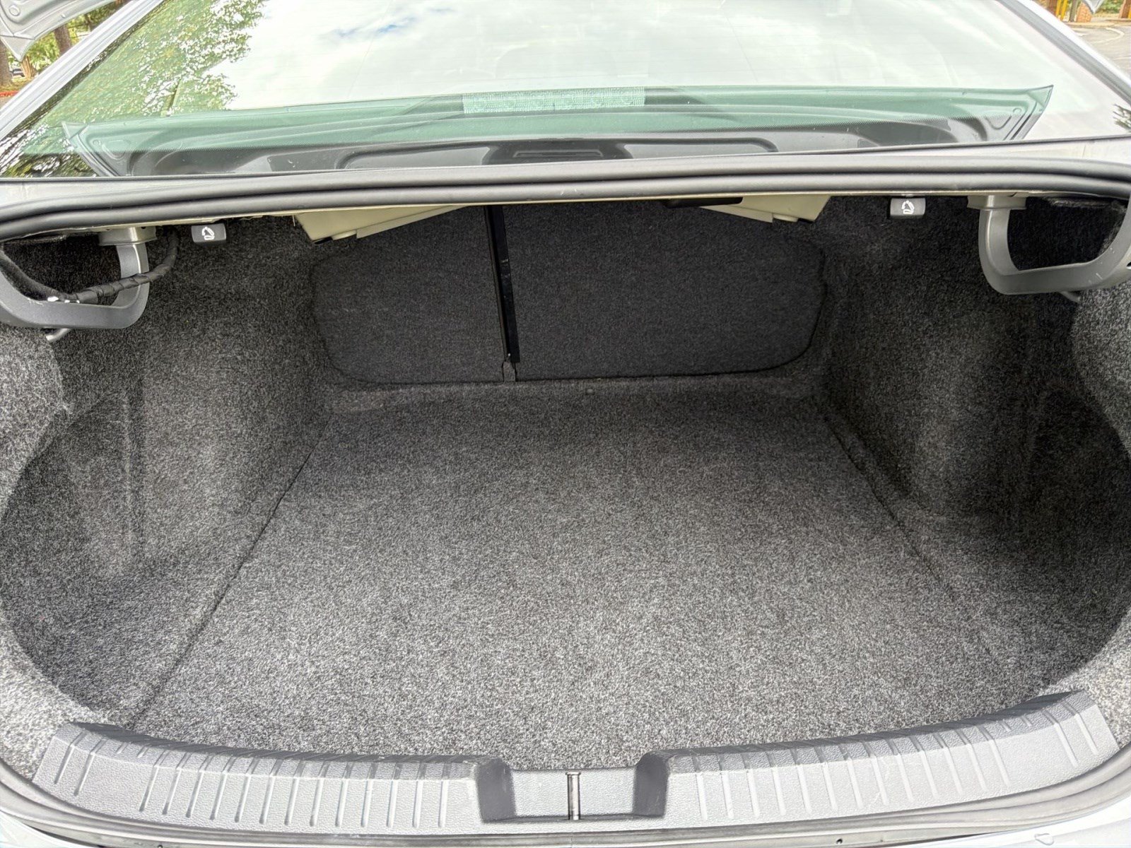 Used 2025 Volkswagen Jetta SE FWD image 24