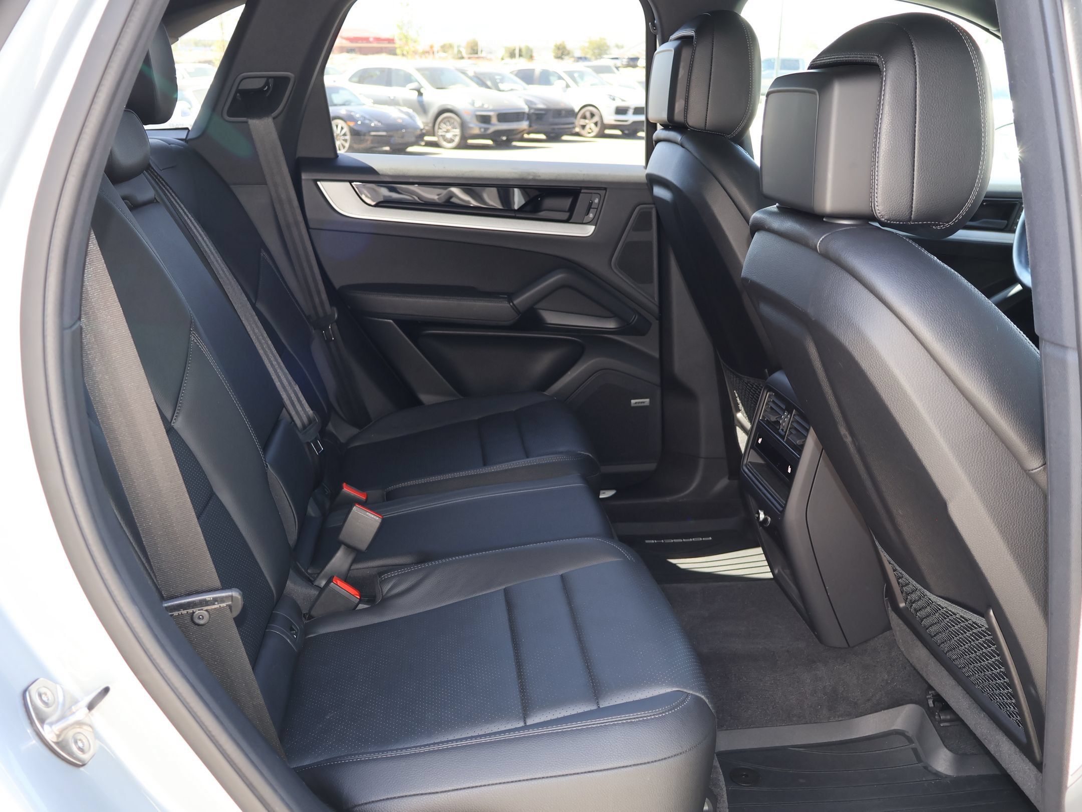 Used 2024 Porsche Cayenne AWD/4WD image 31