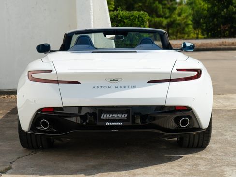 Used 2025 Aston Martin DB12 Convertible RWD image 18