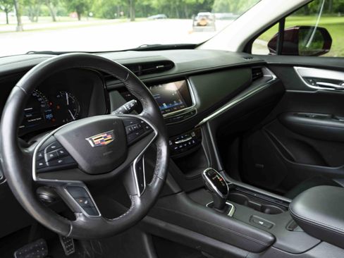 Used 2017 Cadillac XT5 Luxury image 16
