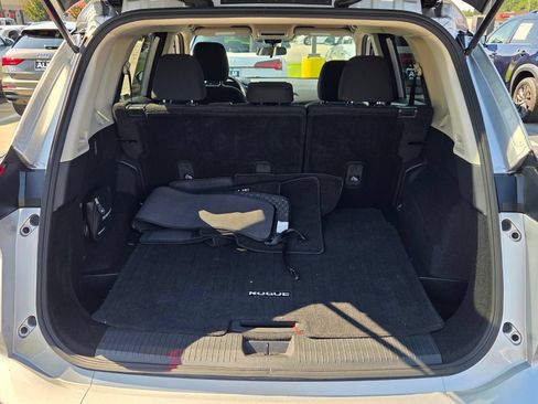 Used 2024 Nissan Rogue S FWD image 11