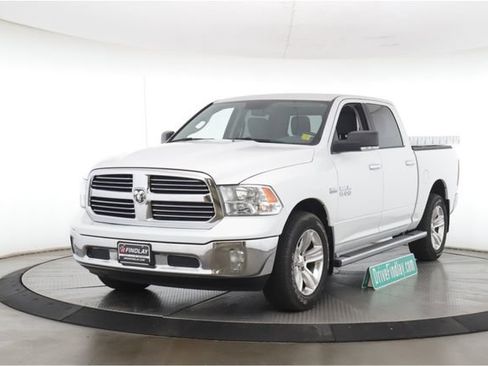 Used 2017 RAM 1500 Classic SLT w/ SLT Plus D←cor Group AWD/4WD image 10
