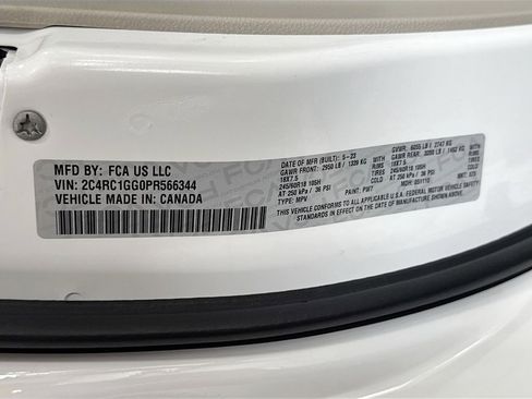 Used 2023 Chrysler Pacifica Limited image 28