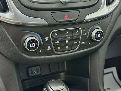 Used 2018 Chevrolet Equinox LT w/ Sun & Infotainment Package AWD/4WD image 16
