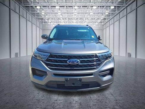 Used 2021 Ford Explorer XLT w/ Class III Trailer Tow Package AWD/4WD image 2