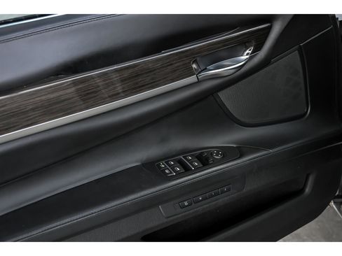 Used 2013 BMW 750Li xDrive image 9