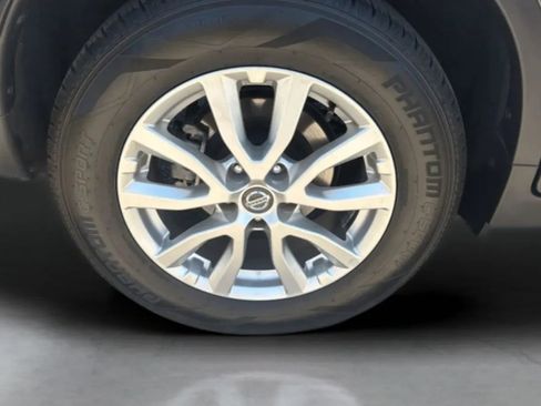 Used 2020 Nissan Rogue SV FWD image 34