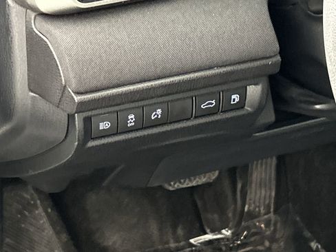 Used 2025 Toyota Camry LE image 12