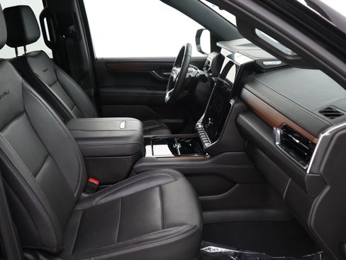 Used 2025 GMC Yukon Denali AWD/4WD image 11