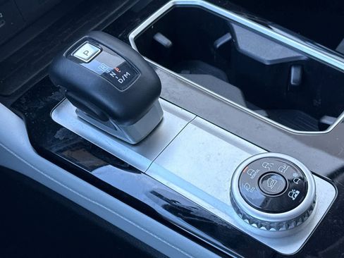 Used 2025 Mitsubishi Outlander SE image 24