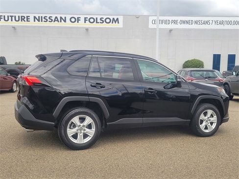 Used 2021 Toyota RAV4 XLE image 13