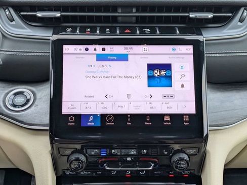 Used 2023 Jeep Grand Cherokee Limited w/ Luxury Tech Group II AWD/4WD image 18