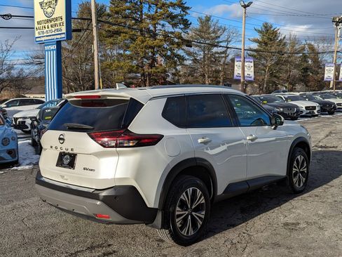 Used 2021 Nissan Rogue SV w/ Premium Package image 7