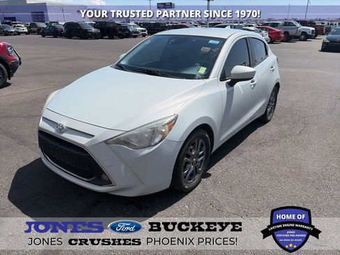 Used 2020 Toyota Yaris LE FWD image 1