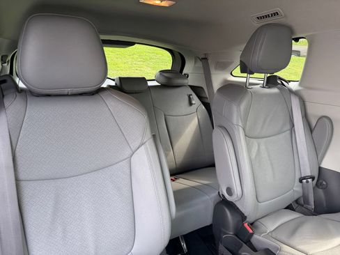 Used 2024 Toyota Sienna Limited AWD/4WD image 30