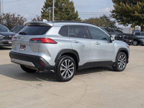 Used 2023 Toyota Corolla Cross XLE image 6