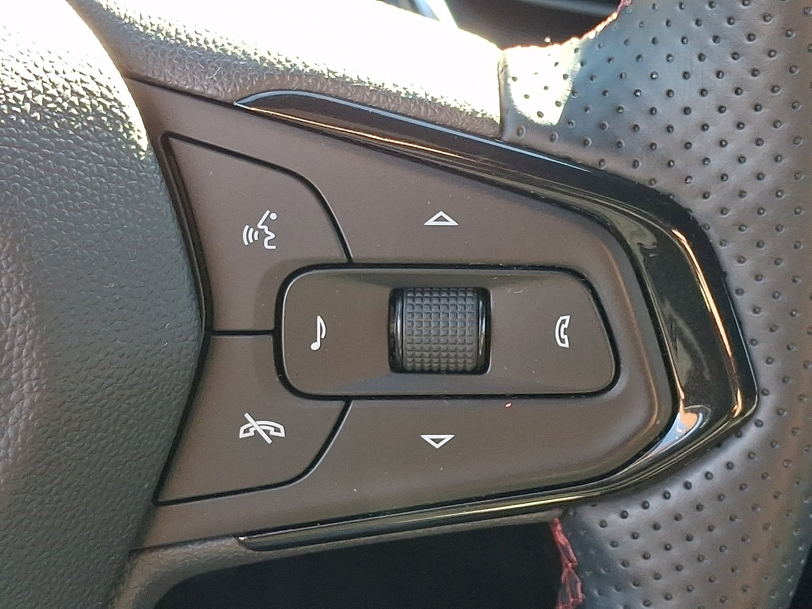 Used 2024 Chevrolet Trax RS w/ Driver Confidence Package FWD image 22