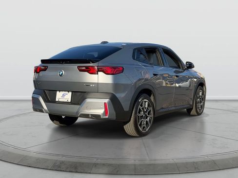 Used 2026 BMW X2 xDrive28i AWD/4WD image 9