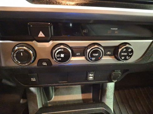 Used 2016 Toyota Tacoma SR5 image 20