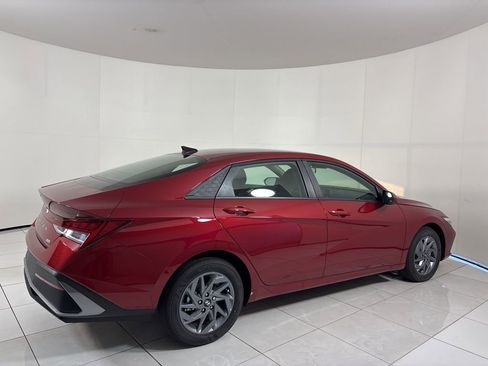 New 2025 Hyundai Elantra Hybrid FWD image 5