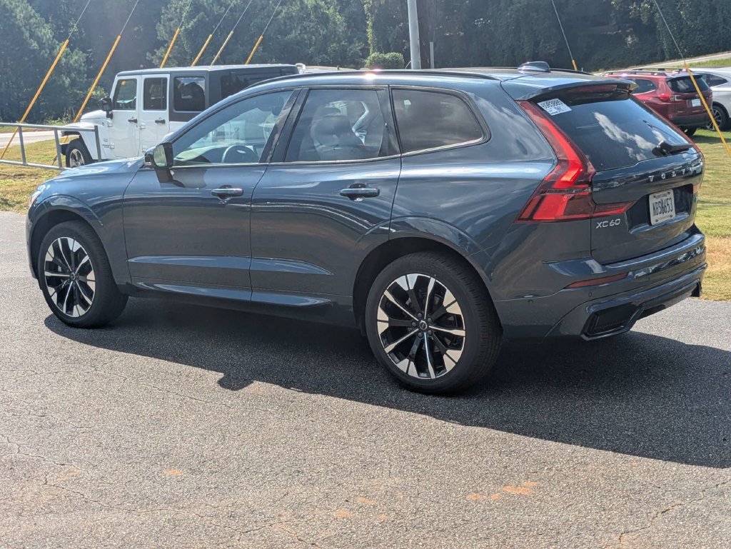 Used 2026 Volvo XC60 B5 Plus AWD/4WD image 4