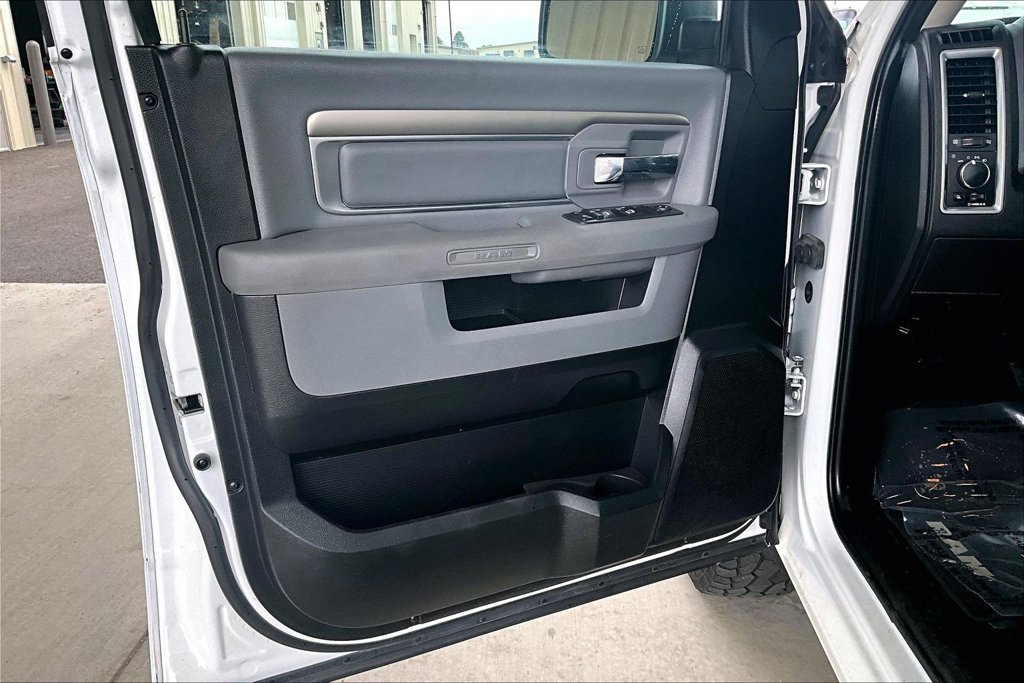 Used 2020 RAM 1500 Classic SLT AWD/4WD image 23
