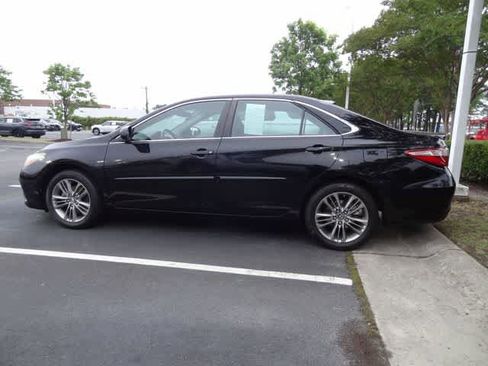 Used 2017 Toyota Camry SE w/ Protection Package (Q2) FWD image 9