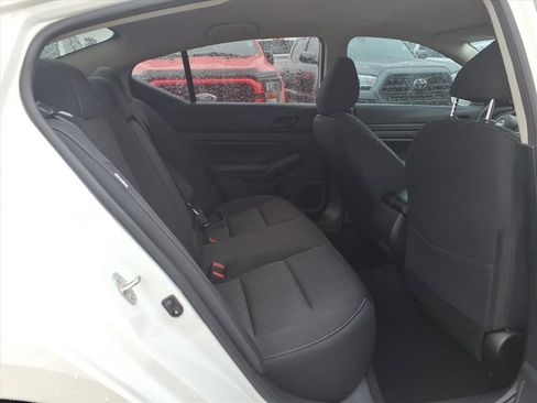 Used 2024 Nissan Altima 2.5 SV FWD image 15