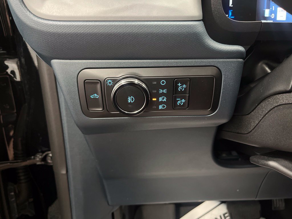 Used 2025 Ford Maverick Lobo AWD/4WD image 25