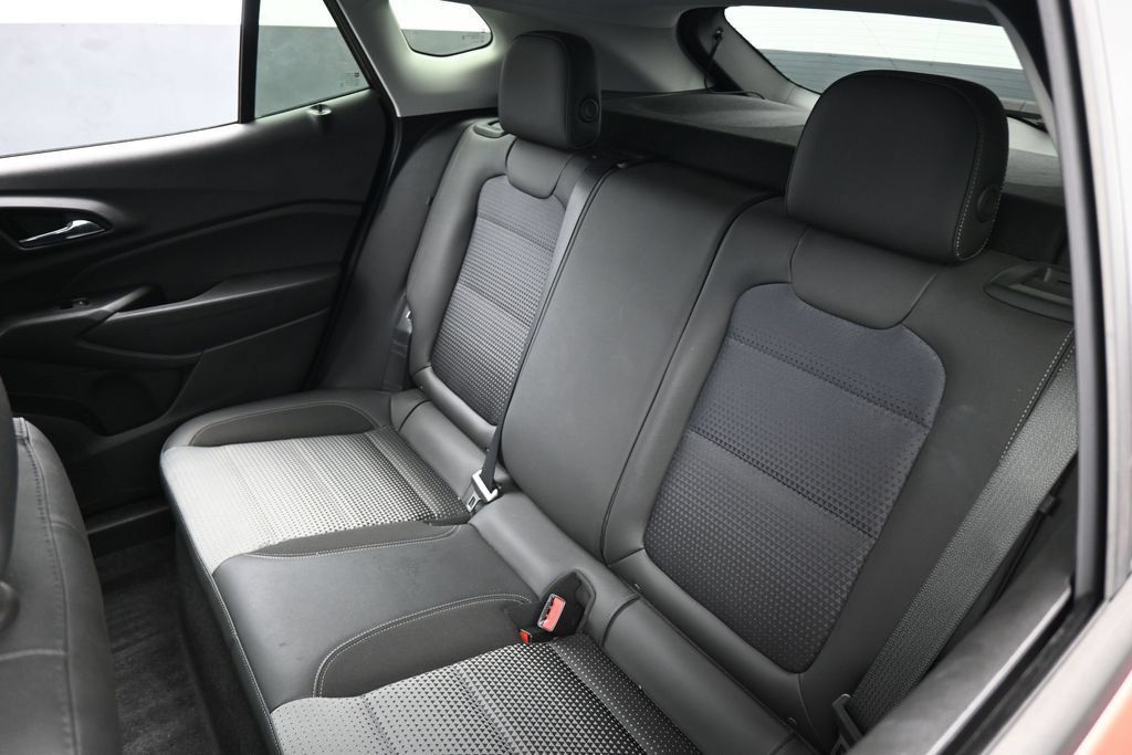 Used 2024 Chevrolet Trax LT w/ Driver Confidence Package FWD image 33
