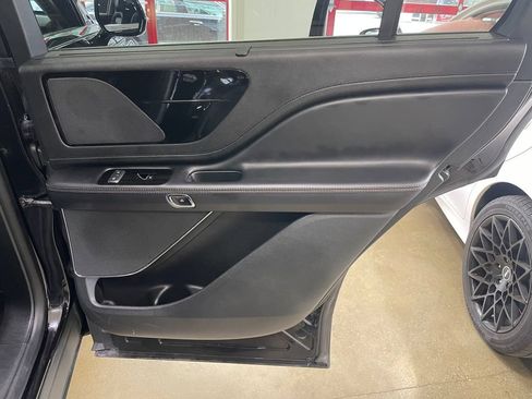 Used 2023 Lincoln Aviator AWD image 19