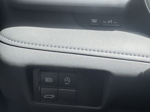 Used 2023 Toyota Highlander LE AWD/4WD image 40