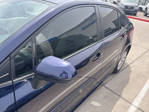 Used 2021 Toyota Corolla LE w/ LE Convenience Package image 11