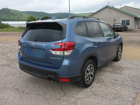 Used 2021 Subaru Forester Premium AWD/4WD image 5