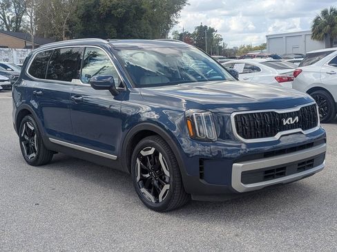 Used 2023 Kia Telluride EX image 2