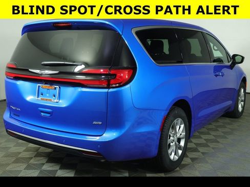 New 2026 Chrysler Pacifica Select AWD/4WD image 10
