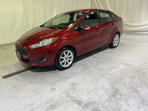 Used 2015 Ford Fiesta SE w/ Equipment Group 201A FWD image 6