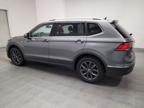 Used 2023 Volkswagen Tiguan SE w/ Panoramic Sunroof Package FWD image 3