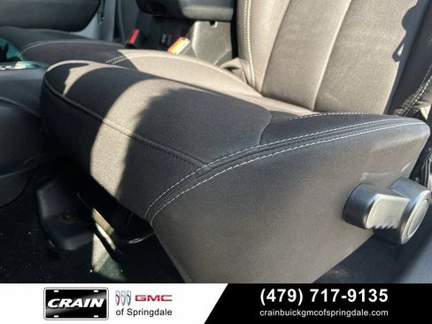 Used 2013 Jeep Wrangler Unlimited Sahara w/ Connectivity Group AWD/4WD image 22