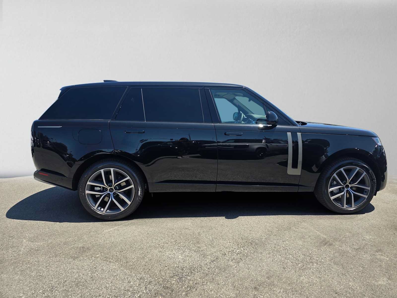 New 2026 Land Rover Range Rover Long Wheelbase SE AWD/4WD image 6