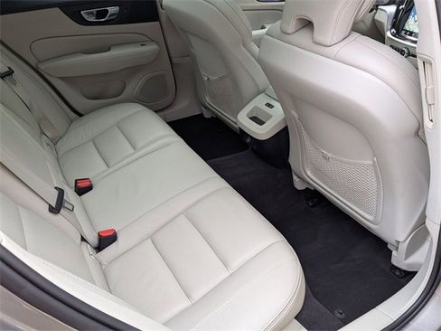 Used 2020 Volvo V60 T5 Cross Country w/ Protection Package Premier image 29