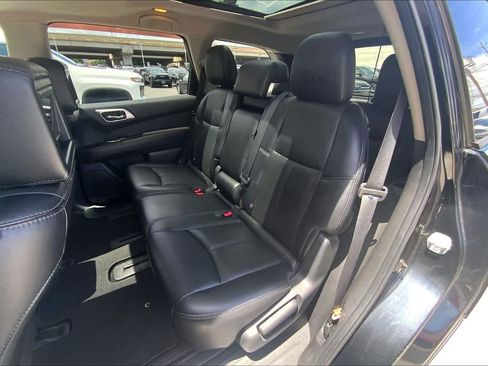 Used 2015 Nissan Pathfinder Platinum w/ Family Entertainment Package FWD image 29
