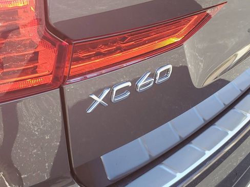 Used 2023 Volvo XC60 B5 Ultimate w/ Climate Package image 14