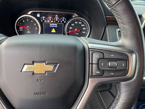 Used 2021 Chevrolet Suburban Premier w/ Premium Package RWD image 40